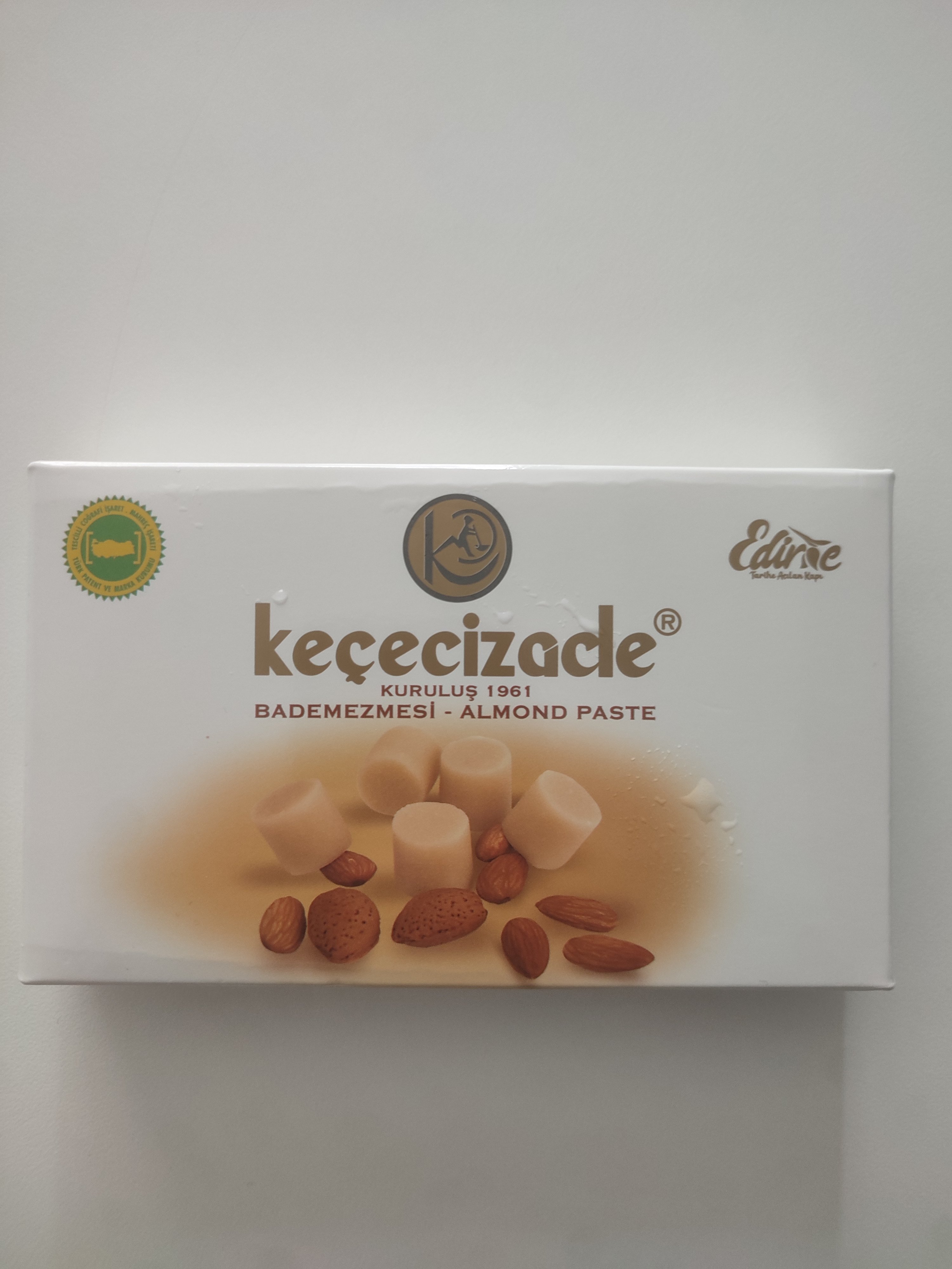 Badem Ezmesi